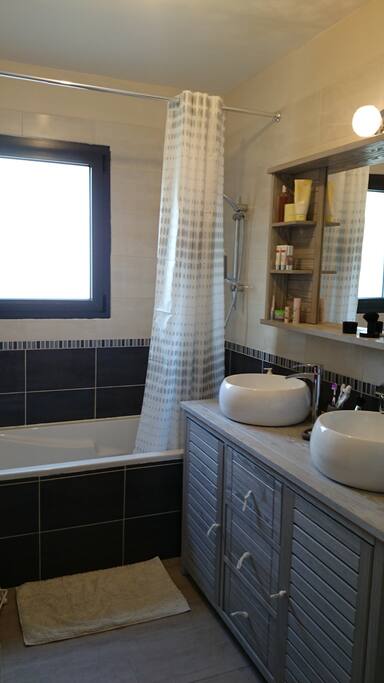sdb /linge de toilette fourni