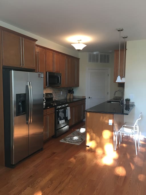 Kitchen w washer/dryer in laundry room (white door)