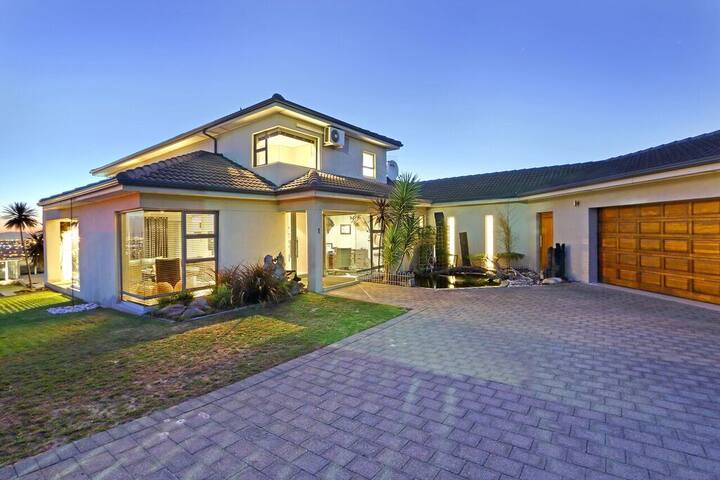 Elegant, warm & stylish family home gallery image 3