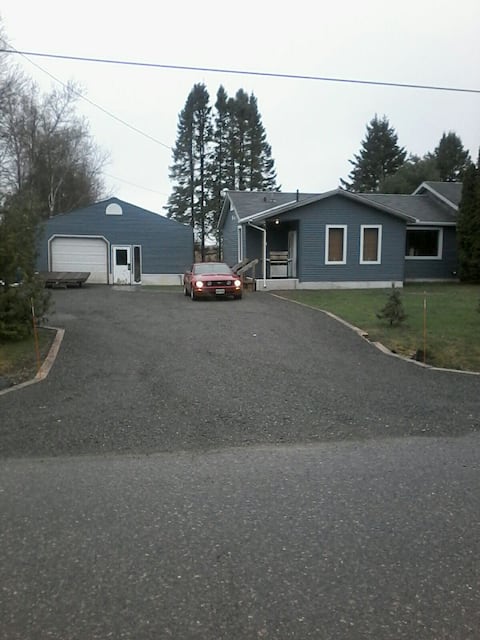 Entire place Quiet country home, close to highway