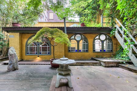 Charming garden studio in the historic center