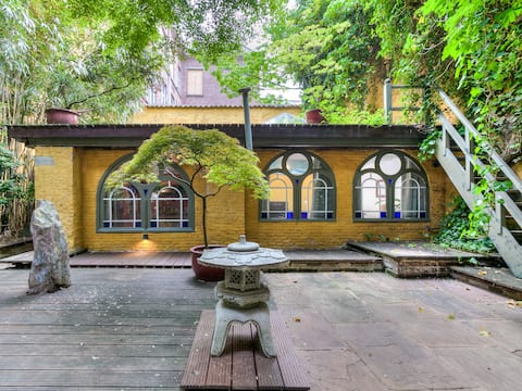 Charming garden studio in the historic center