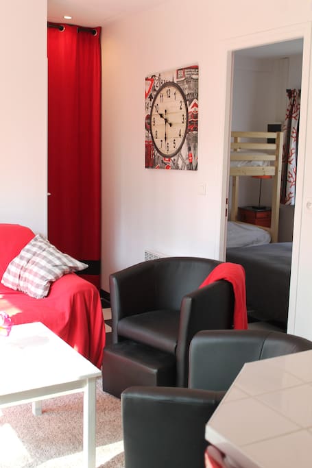 Le salon et la chambre des parents