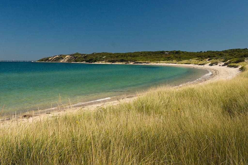 Lambert's Cove Beach/5 min away!