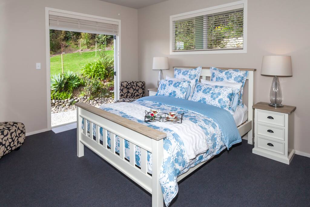Bedroom Queen Bed