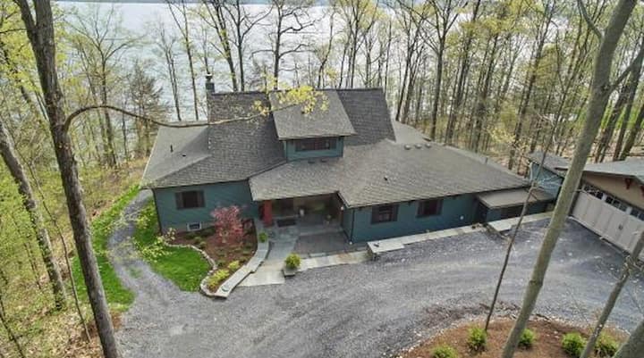 Flatrock:  Private Lakefront Lodge - Cayuga Lake