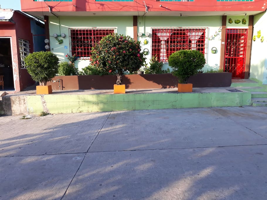 Parking frente a la casa siempre disponible.