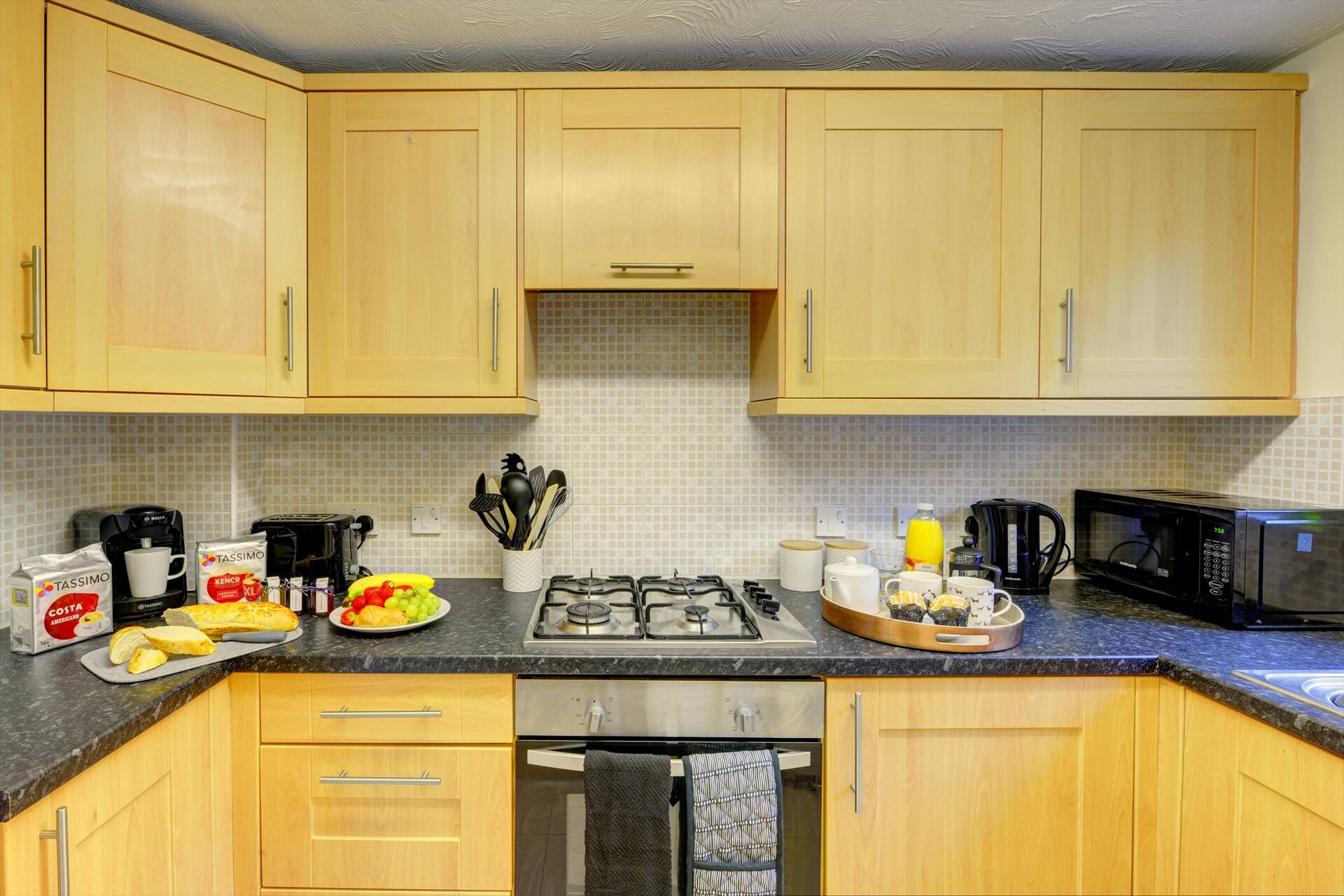 Modern 2 Bed House Sleeps 6 Southam Town Centre - Inspire Homes Ltd — photo 4