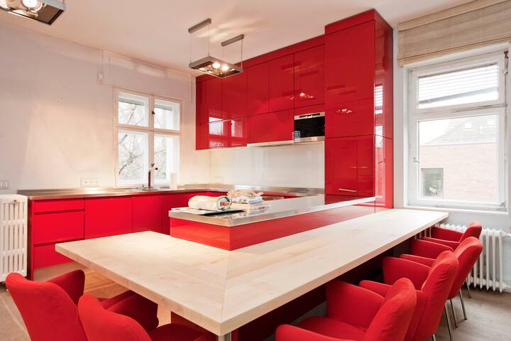 Stunning Architect’s Apartment centrally located gallery image 2