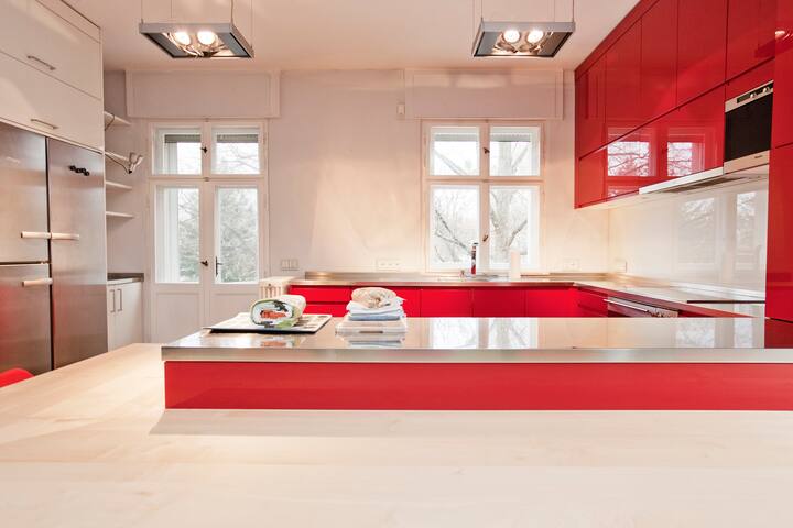 Stunning Architect’s Apartment centrally located gallery image 3