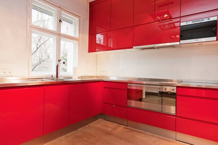 Stunning Architect’s Apartment centrally located gallery image 4