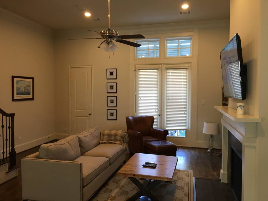 another shot of the living area
