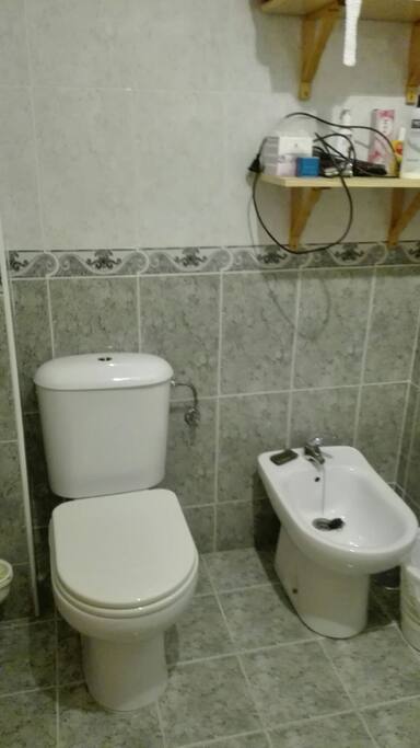 Baco compartido para dos habitaciones