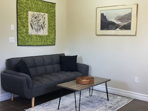 Quiet Apartment in town limits with country views!