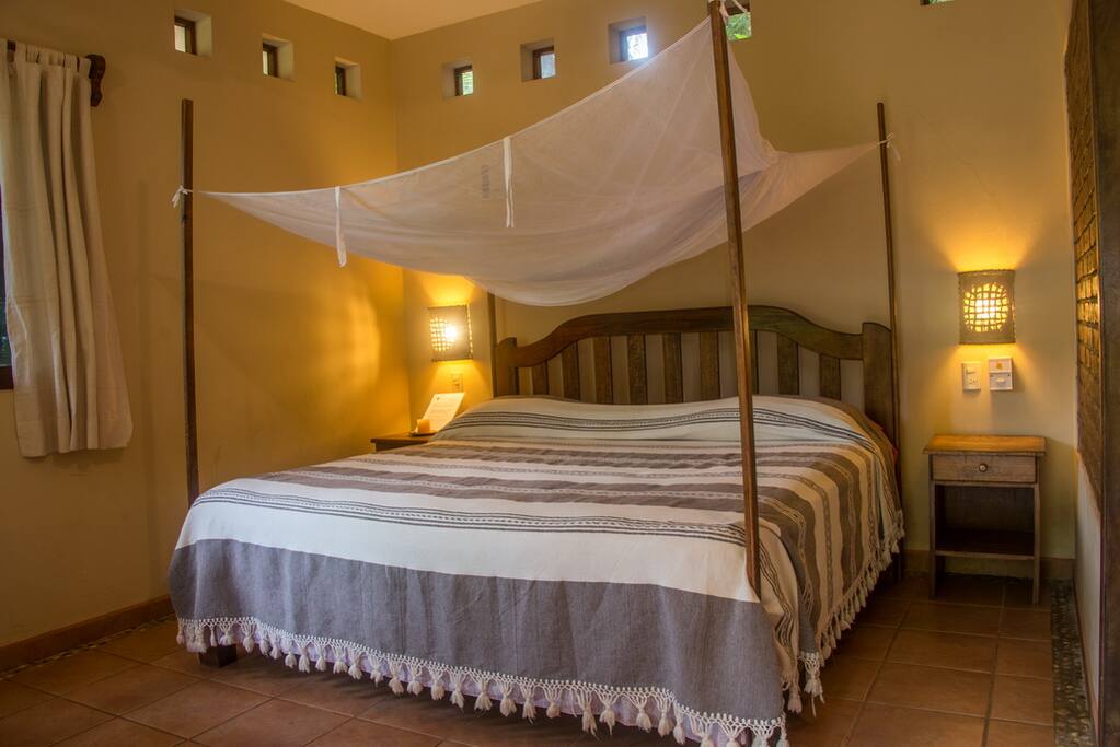 king sized bed room