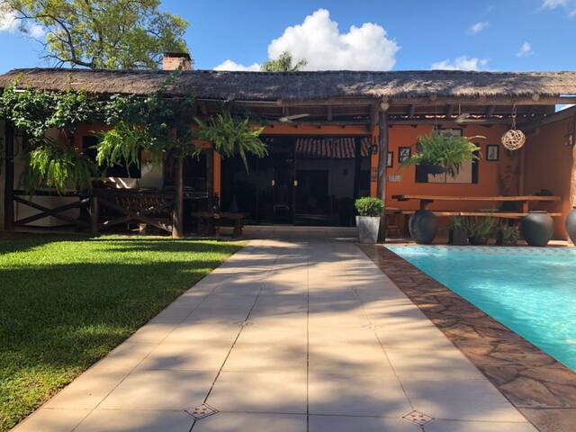 Habitación, baño privado, piscina, cascada, grill3