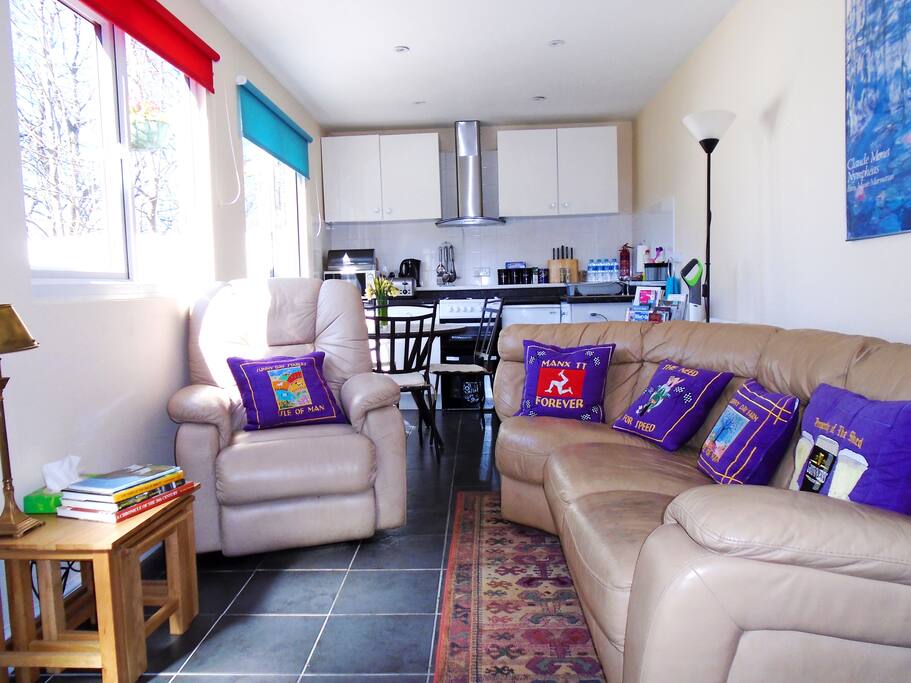 Kitchen/lounge