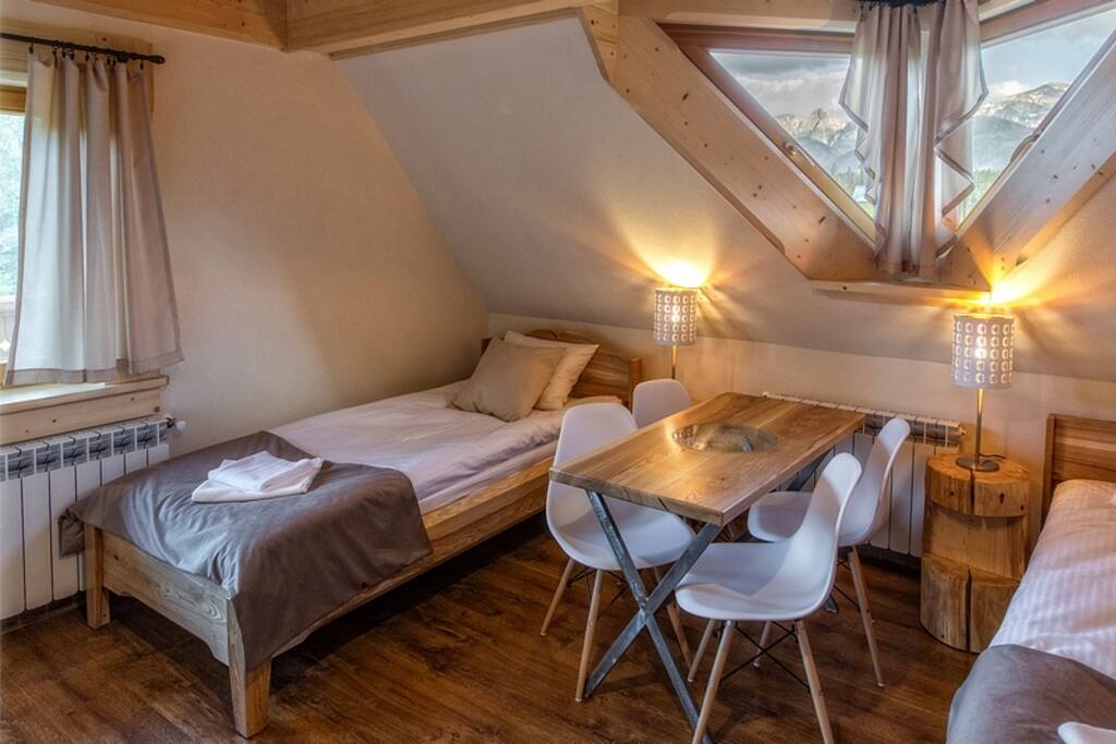 Pokój czteroosobowy w widokiem na Tatry