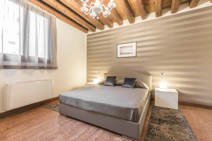 Ca’ Del Monastero 6 Apartment for 4 Guests! gallery image 3