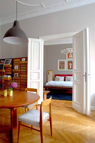 Linnen – Spacious Apartment near Mauerpark gallery image 3