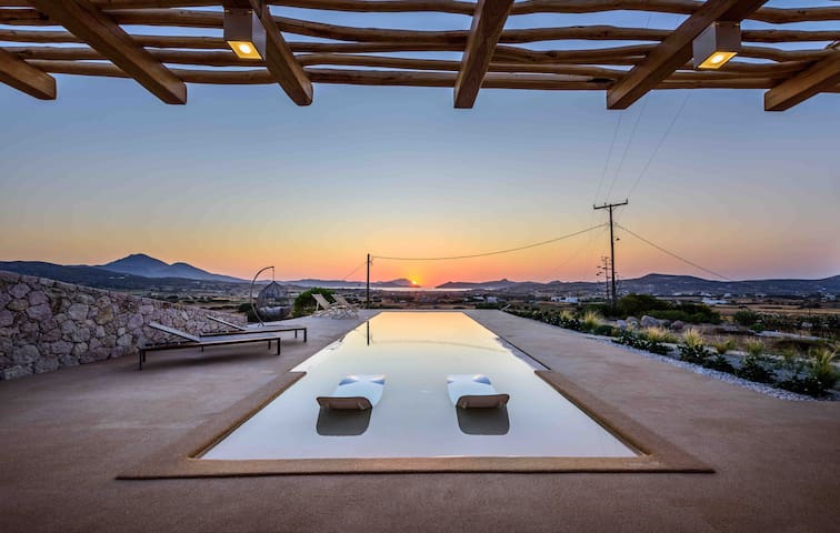 Milos Retreat Fusion – Main Villa