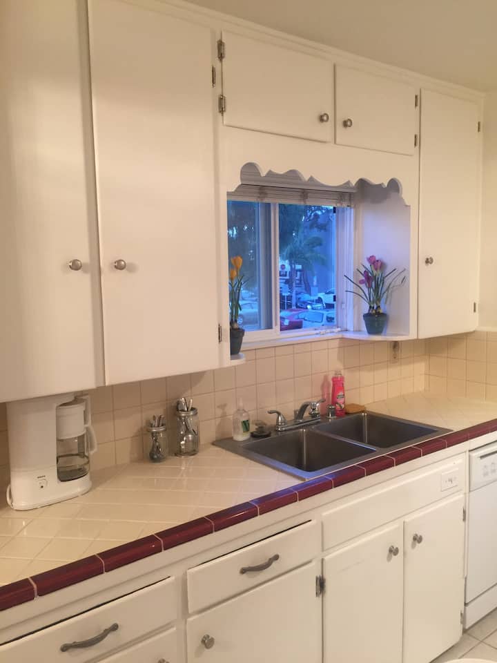 Charming Corona del Mar Getaway - renovated!