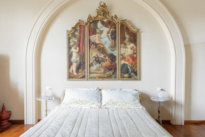 Museum Suite – Luxurious unit with a City View – gallery image 5