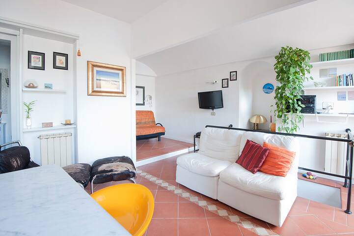 Quiet little house near the sea!