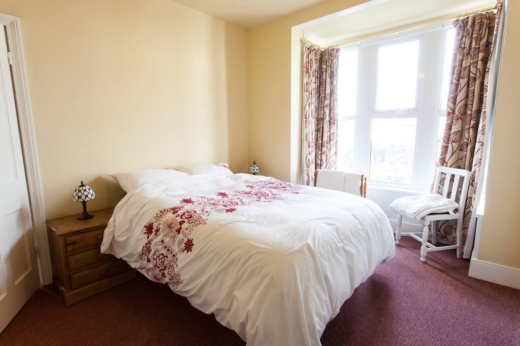 the yellow bedroom, shot from the fireplace wall