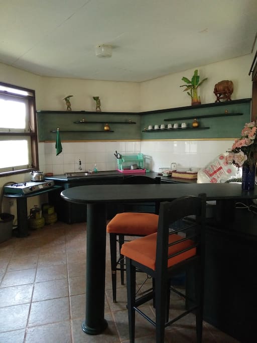 Dapur dan meja mini bar