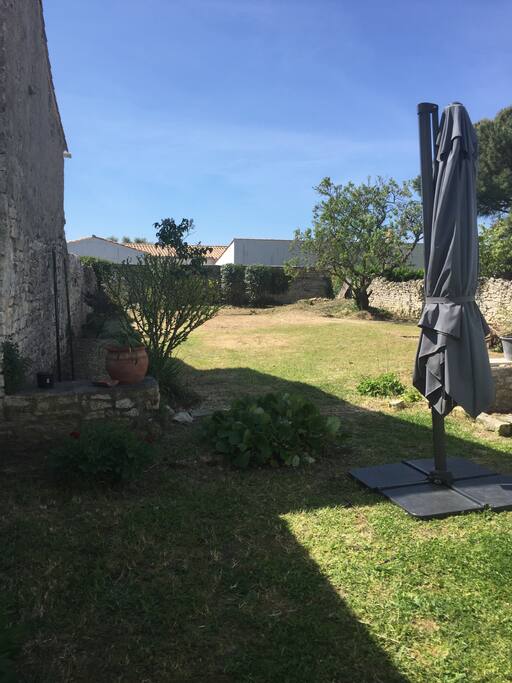 très grand jardin