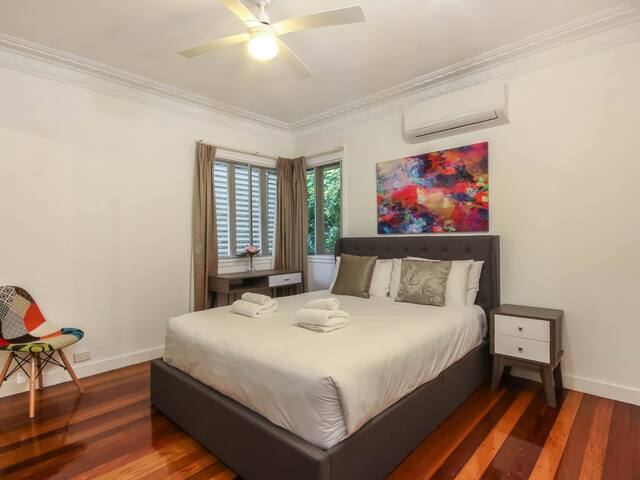 4BR Peaceful Home – 6 Min South Bank & 10 Min City gallery image 4