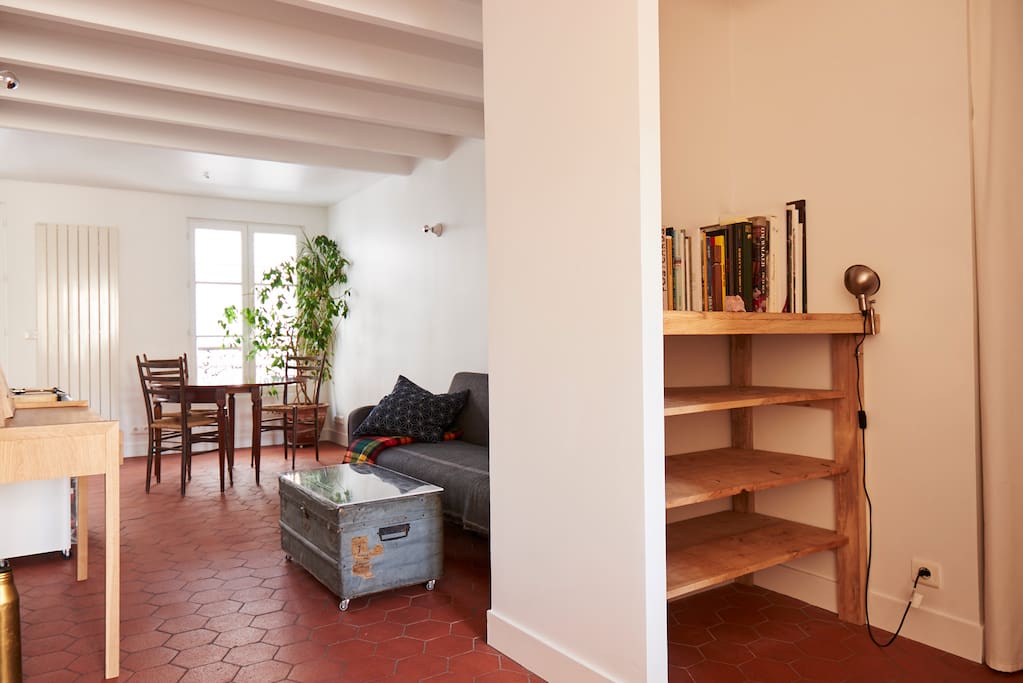 Entrance and livingroom