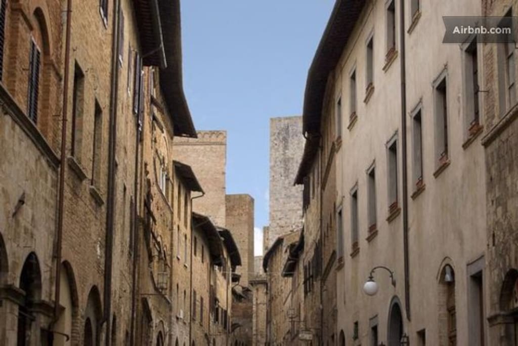 The Historical Palace Buonaccorsi is in the main street san matteo, very good location, near the towers, museum, cathedral.