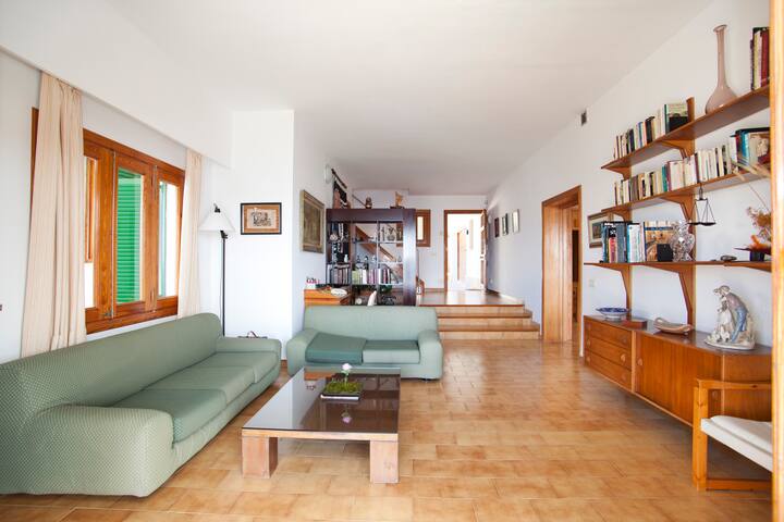 Awesome sea views with pool and WI FI Connexion gallery image 5