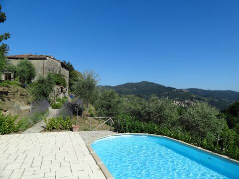Romantic old Tuscan stone house