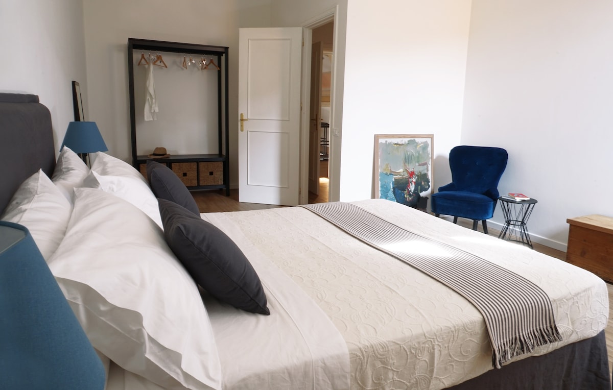 Сина спална соба