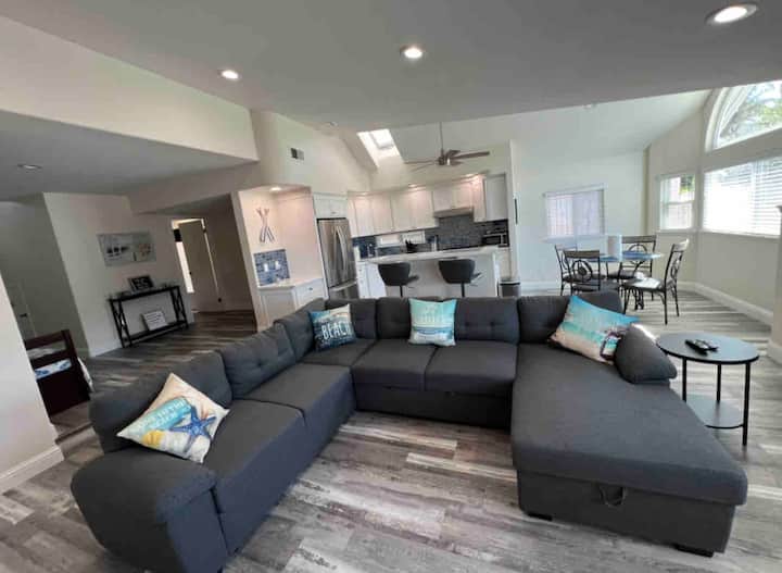 Pull-out bed in couch