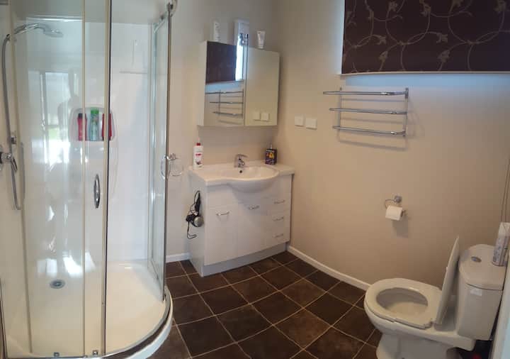 Apple Tree View, Peaceful Area, Private Ensuite