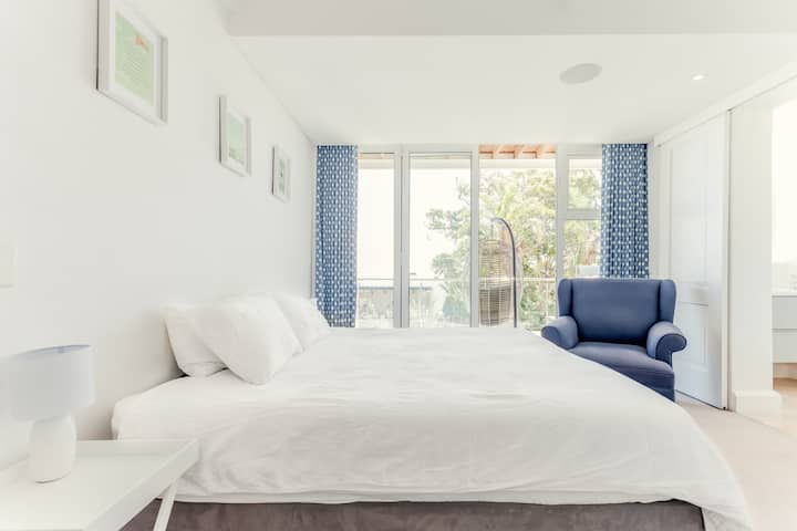 חדר שינה 2 עם דלתות למרפסת ולים