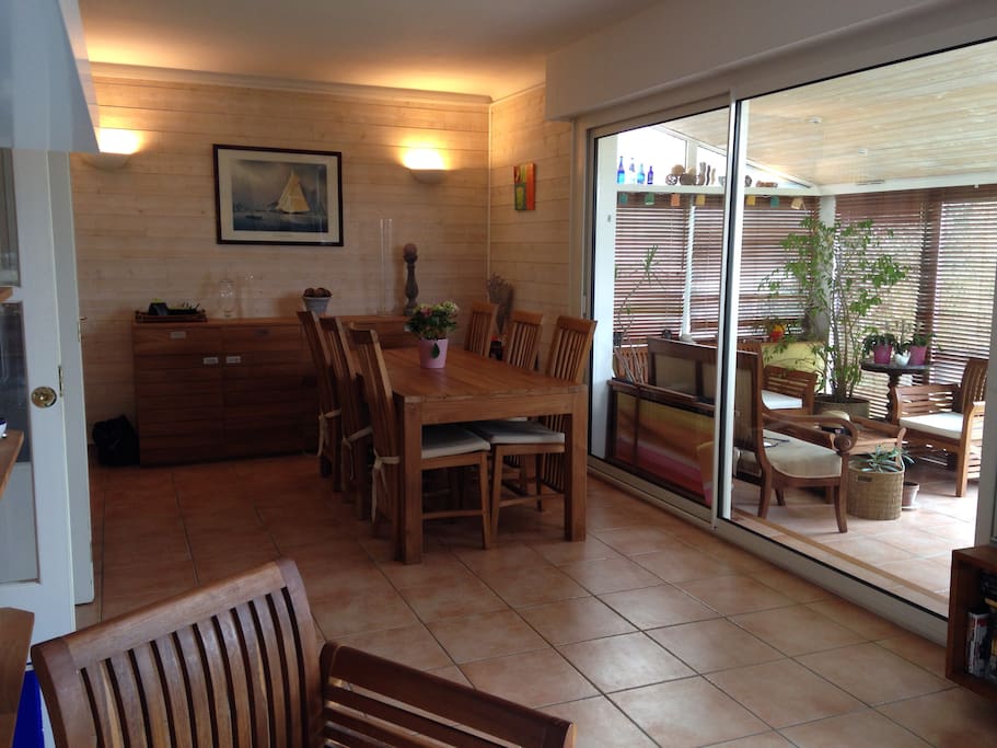 Maison de plein pied donnant sur le jardin