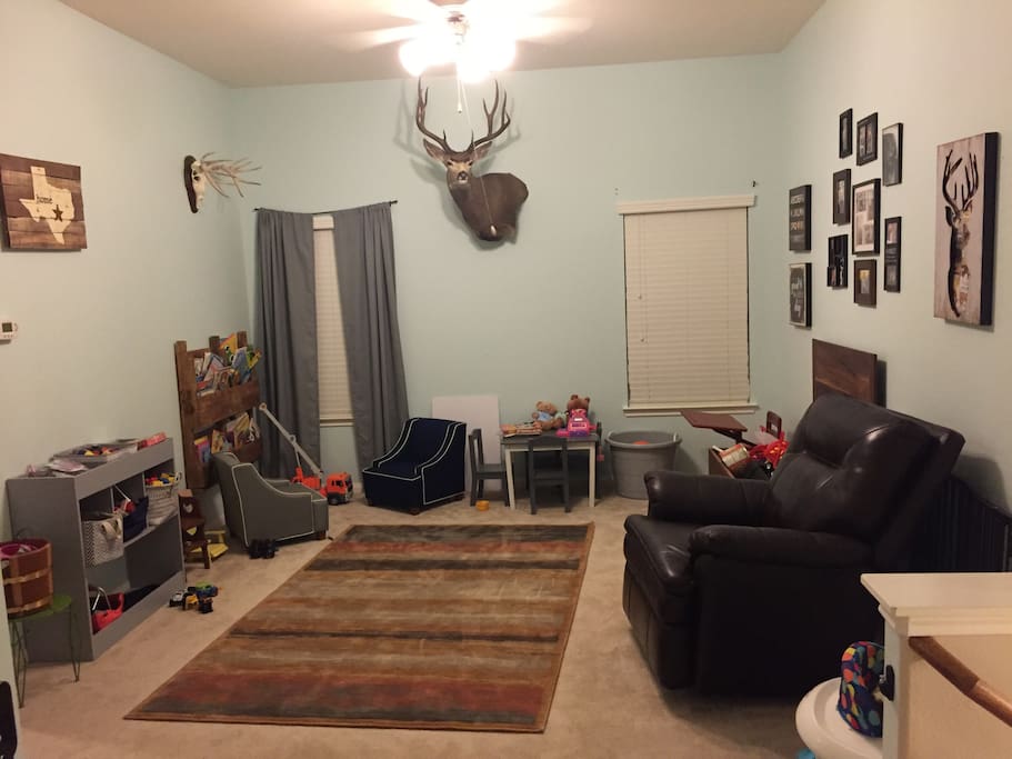 Upstairs play/lounge area