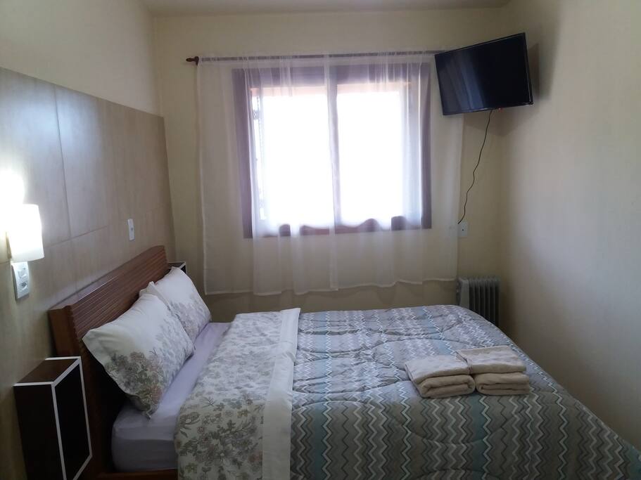 Quarto privativo de casal com quarto anexo de solteiro