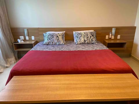FLAT Amplo + Swimming Pools & Sauna * Beachfront