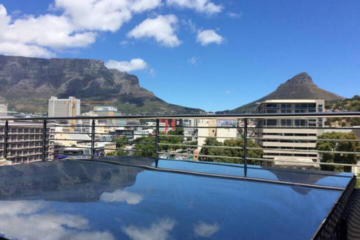 Central Stylish Apartment, Great Views gallery image 5