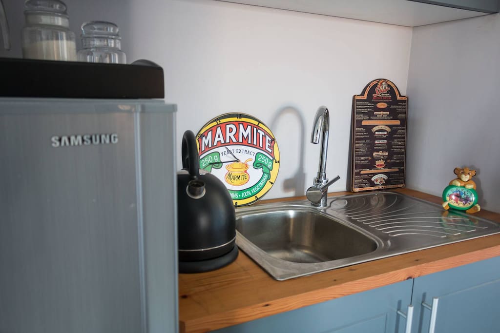 Kitchenette.. Own fridge, electric kettle, toaster, ice only bring your wine,