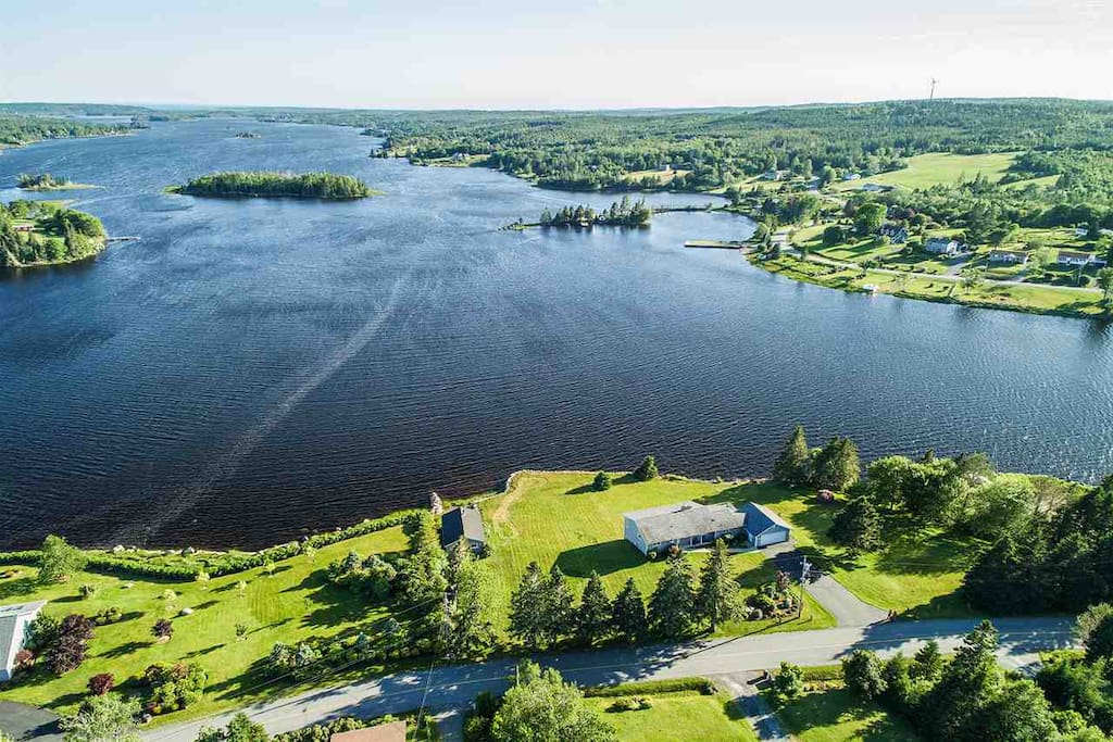 Harbour House Waterfront Retreat Guest suites for Rent in