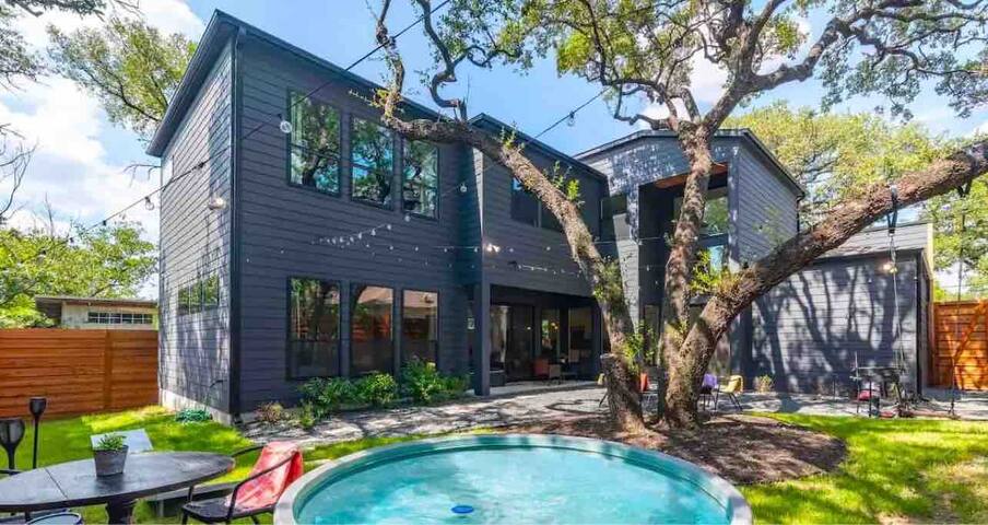 Modern Luxury Home 4 Bd/3 Ba – Mins to Downtown gallery image 5