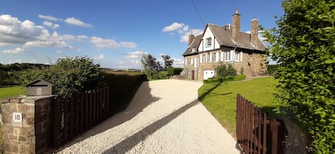 House with a view near Lesse, Maas and Freyr
