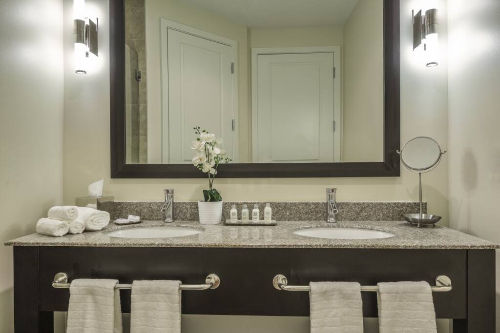 Spacious bathroom